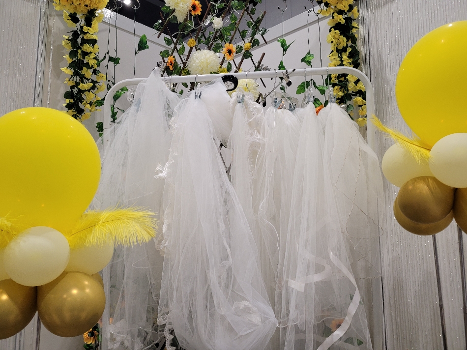 Gallery image 4: flourishing-crown