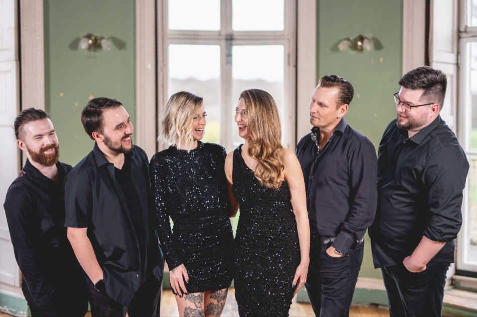 Gallery image 5: rae-simmons-music