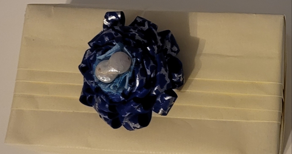 Image 1: Flourishing Crown