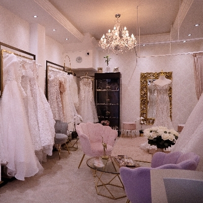 Curves to Couture: Wedding dress shopping in London