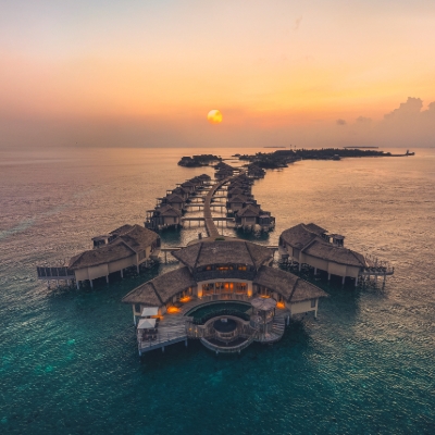 Honeymoon News: A MICHELIN-STARRED CHEF, TOM AIKENS, HEADLINES CULINARY PROGRAMME