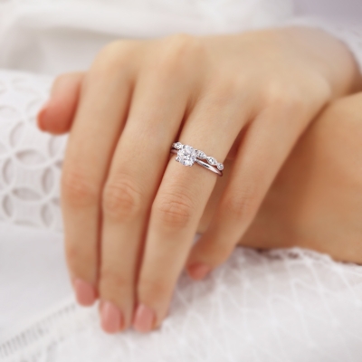 Fashion News: The Symbolism Behind Engagement Rings: What Your Ring Really Says About Your Love Story