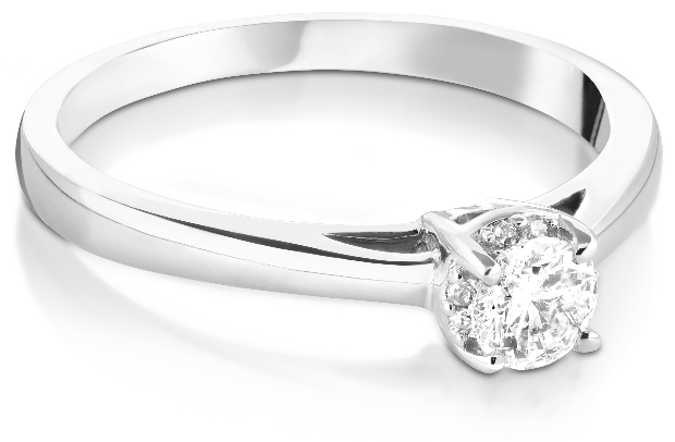 High street jewellers F. Hinds share their top tips for choosing that special Valentine's Day gift and offer 20% off diamond jewellery over &pound500: Image 1