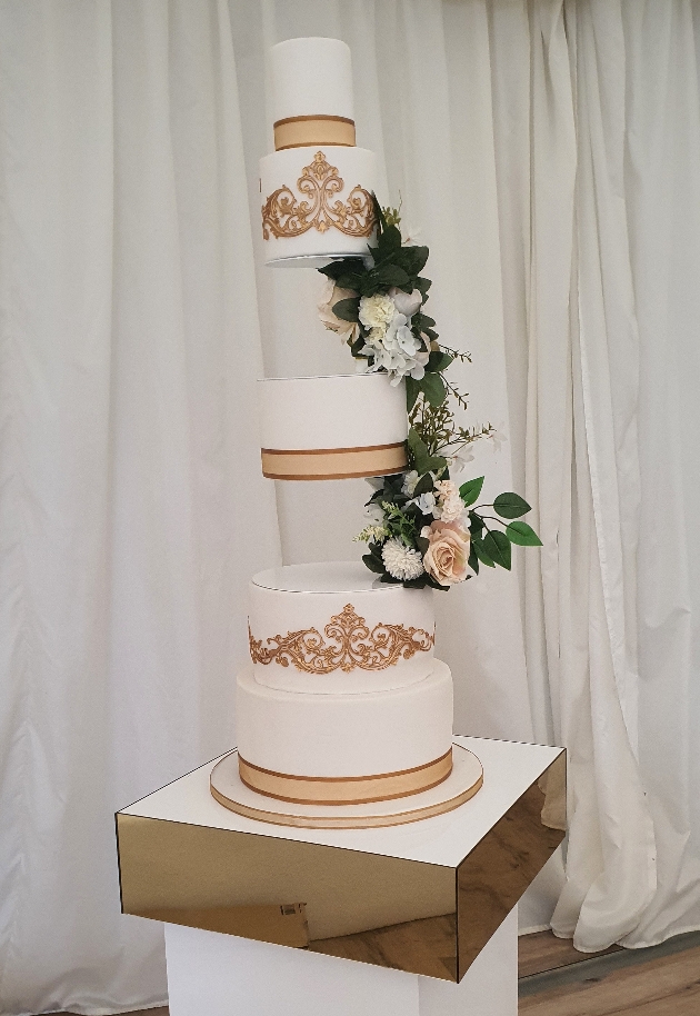 white and gold tiered cake