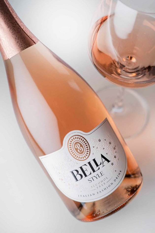 bottle of alcohol free fizz rose in colour