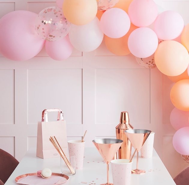 balloon arch over decorated table